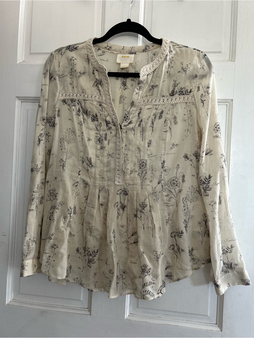 Anthropologie Maeve Cream Blouse with Gray Floral Print. Adorable! Size 4